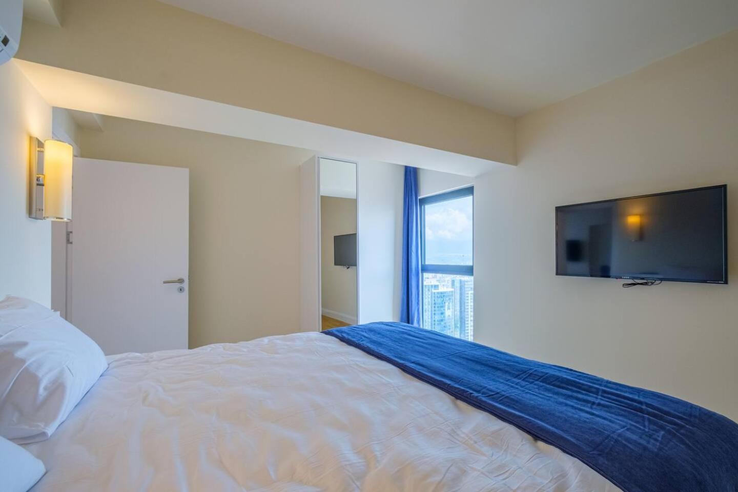 Luxury Orbi City Sea View Aparthotel バトゥーミ エクステリア 写真