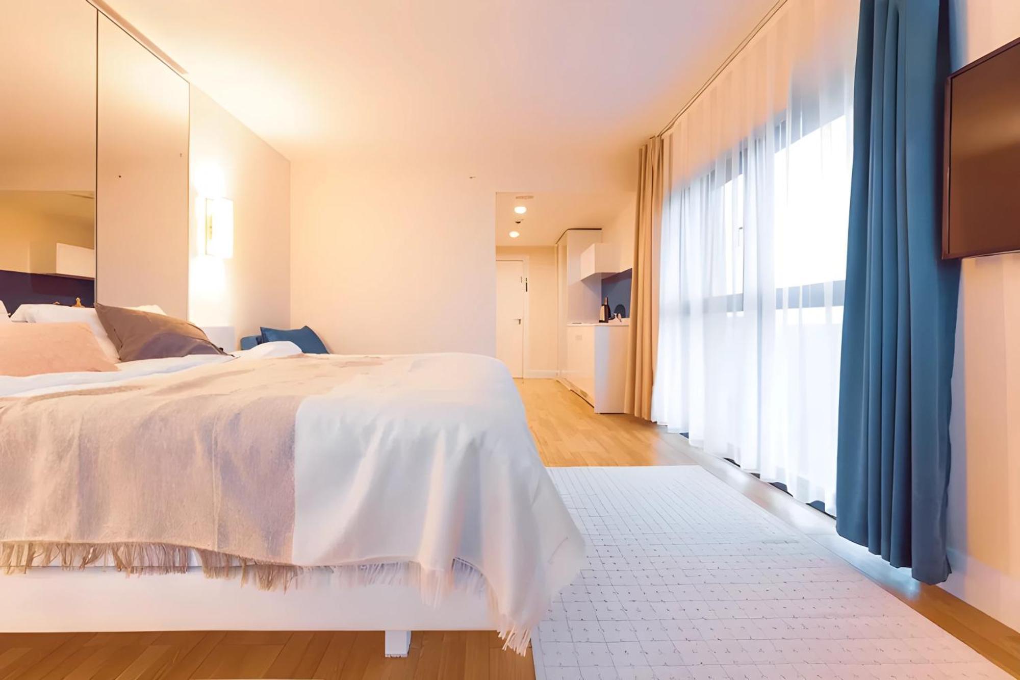 Luxury Orbi City Sea View Aparthotel バトゥーミ エクステリア 写真